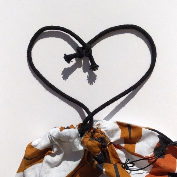 Kip & Co Small Brown Black & White Leaf Print Drawstring Cosmetic Bag - Picture 5 of 12